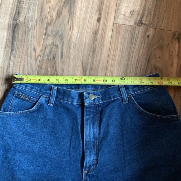 Women's Wrangler Vintage High Rise Medium Wash Classic Denim Blue Jean Shorts 32 - Picture 7 of 11